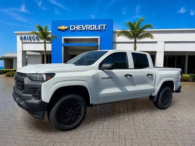 New 2026 Summit White Chevrolet WT image 3