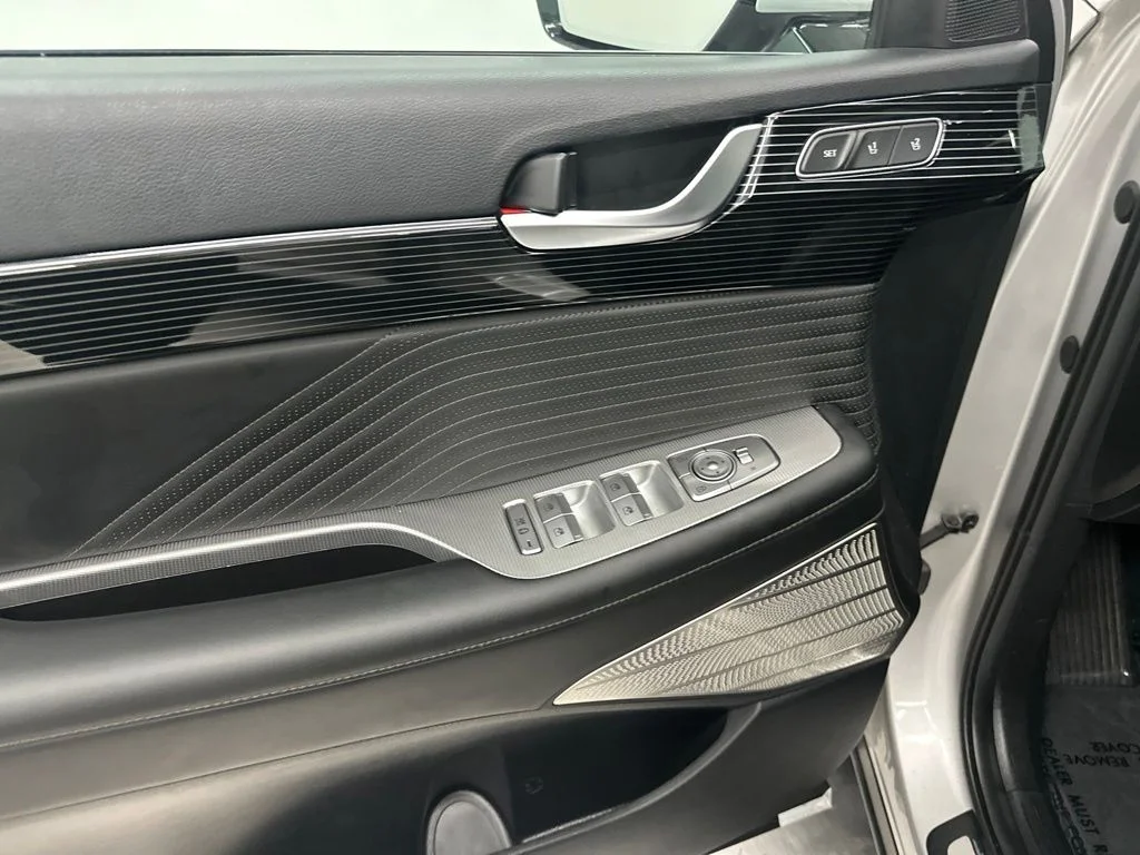 Used 2025 Silver Hyundai Calligraphy image 15