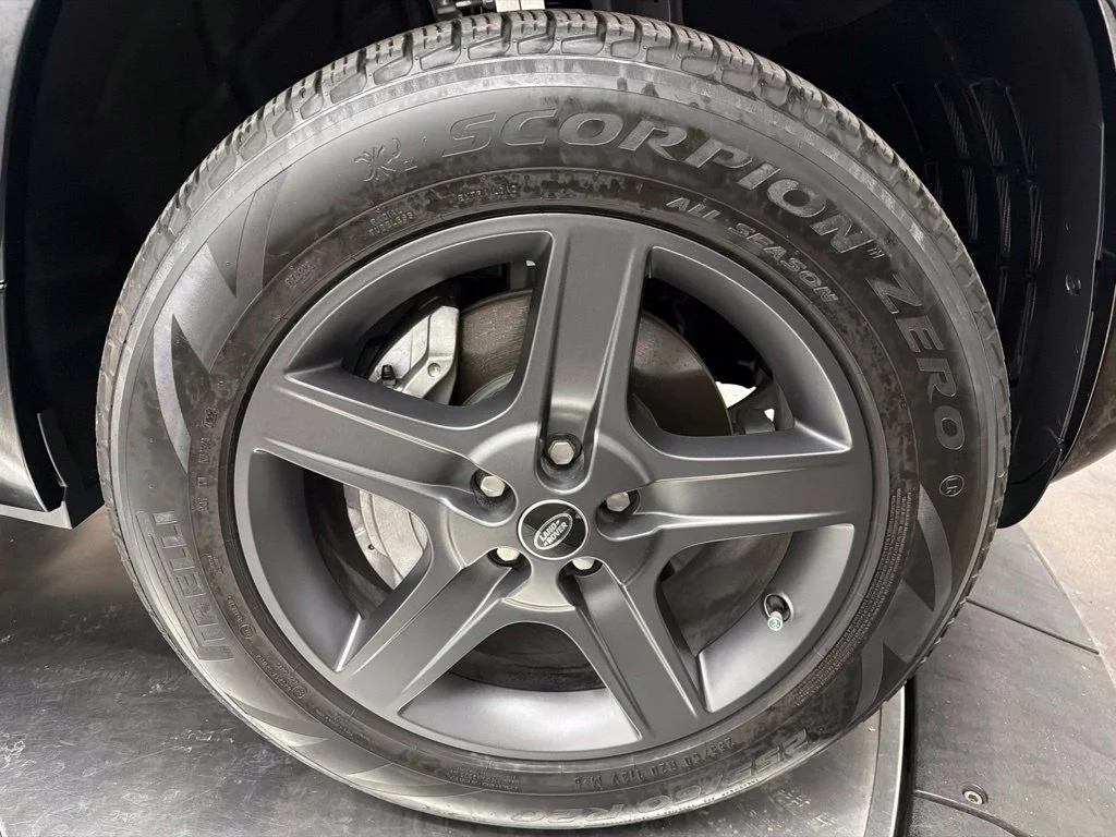 Used 2025 Silver Land Rover X-Dynamic SE image 9