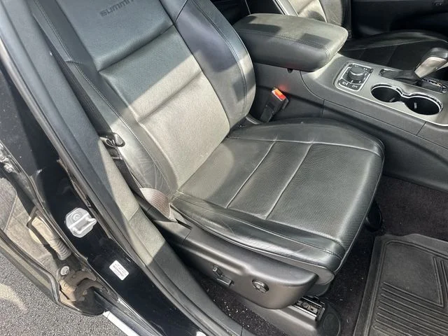 Used 2017 Diamond Black Jeep Summit image 28