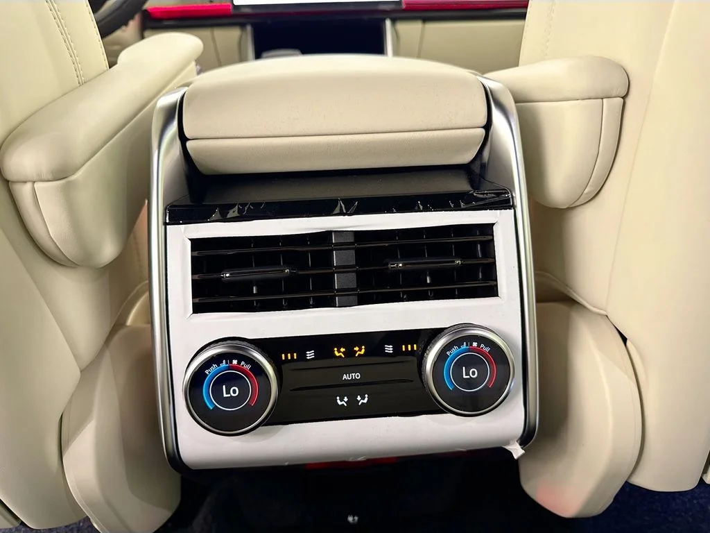New 2026 Fuji White Land Rover SE image 27