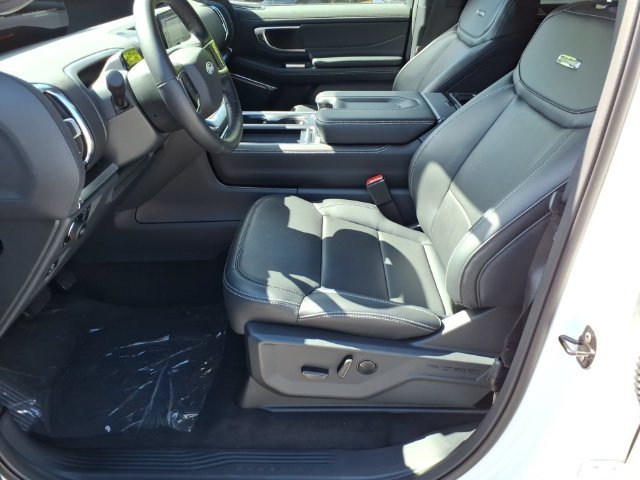 New 2027 Star White Metallic Tri-Coat Ford Platinum image 20