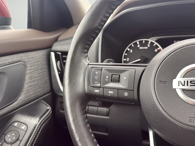 Used 2021 Red Nissan SV image 14