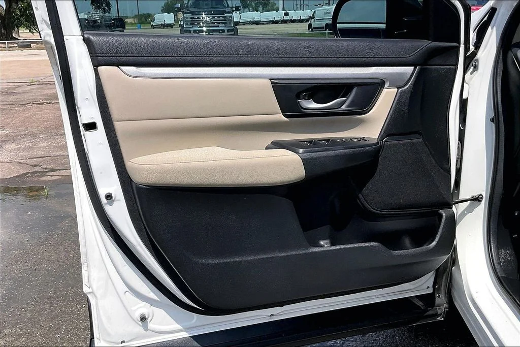 Used 2018  Honda LX image 17