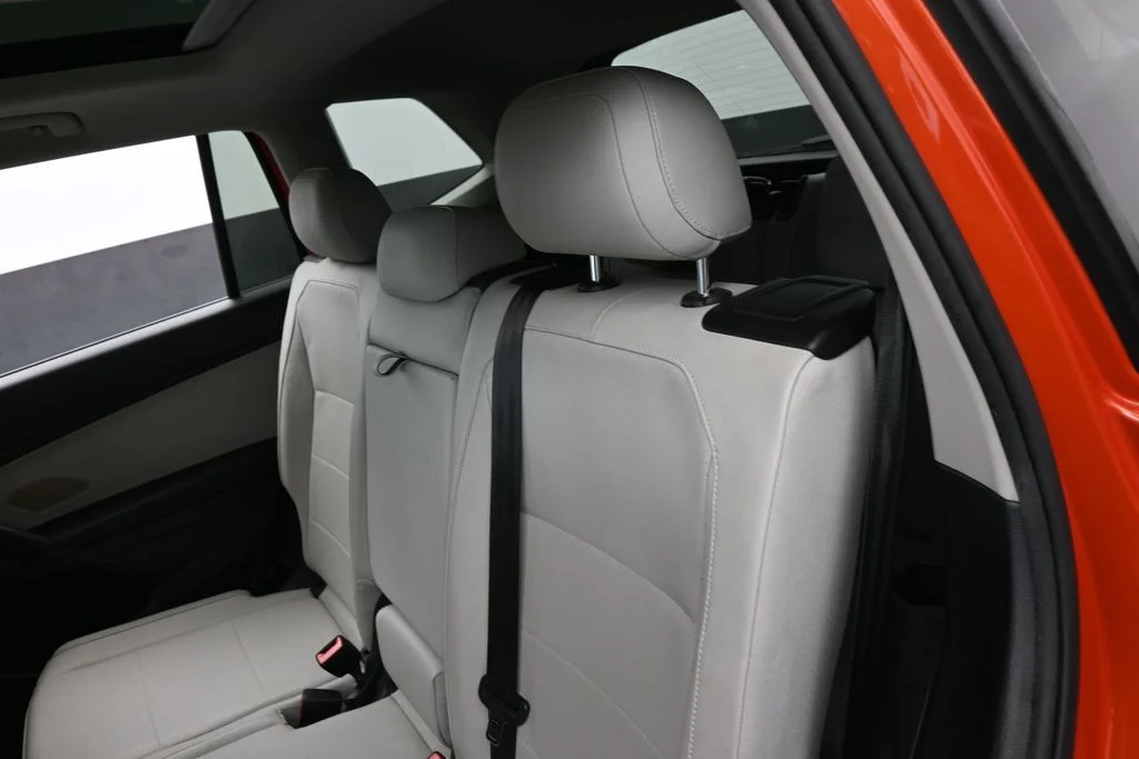 Used 2019 Orange Metallic Volkswagen 2.0T SE image 30