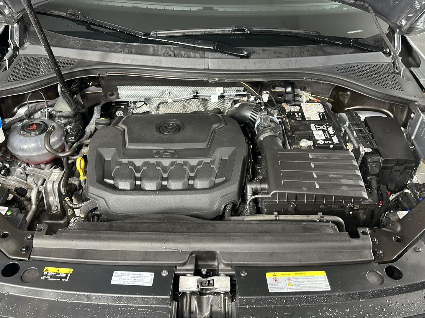 Used 2024 Pyrite Silver Metallic Volkswagen SE R-Line Black image 4