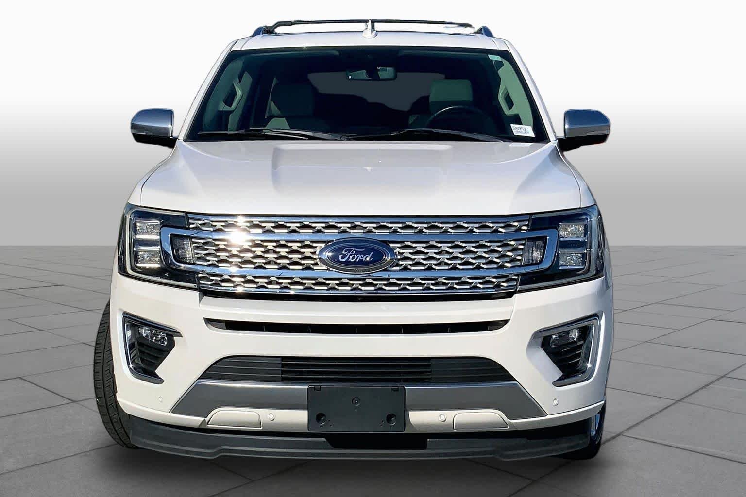 Used 2018 White Platinum Metallic Tri-Coat Ford Platinum image 5