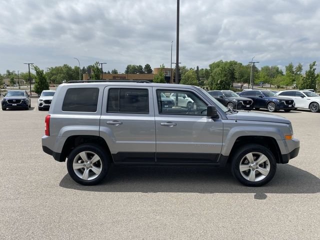 Used 2016 Silver Jeep Latitude image 6