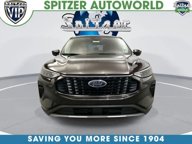 Used 2023 Red Ford Active image 3