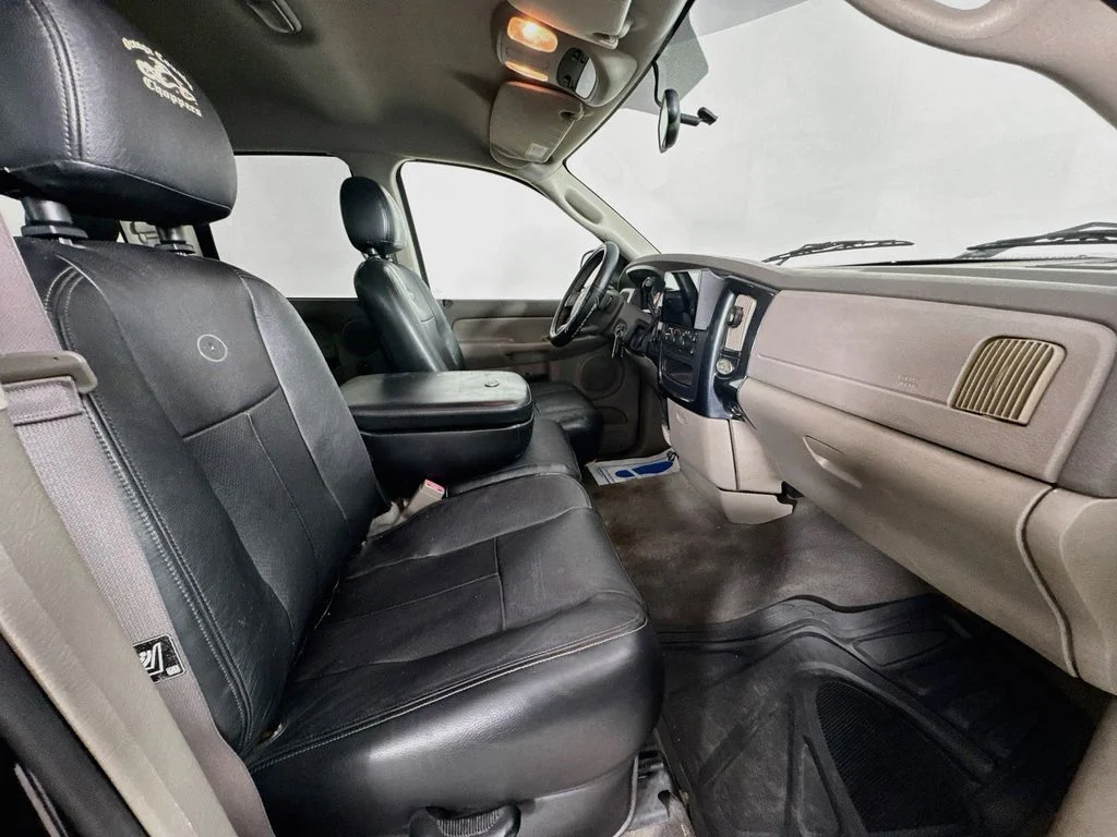 Used 2004 Black Dodge SLT image 31