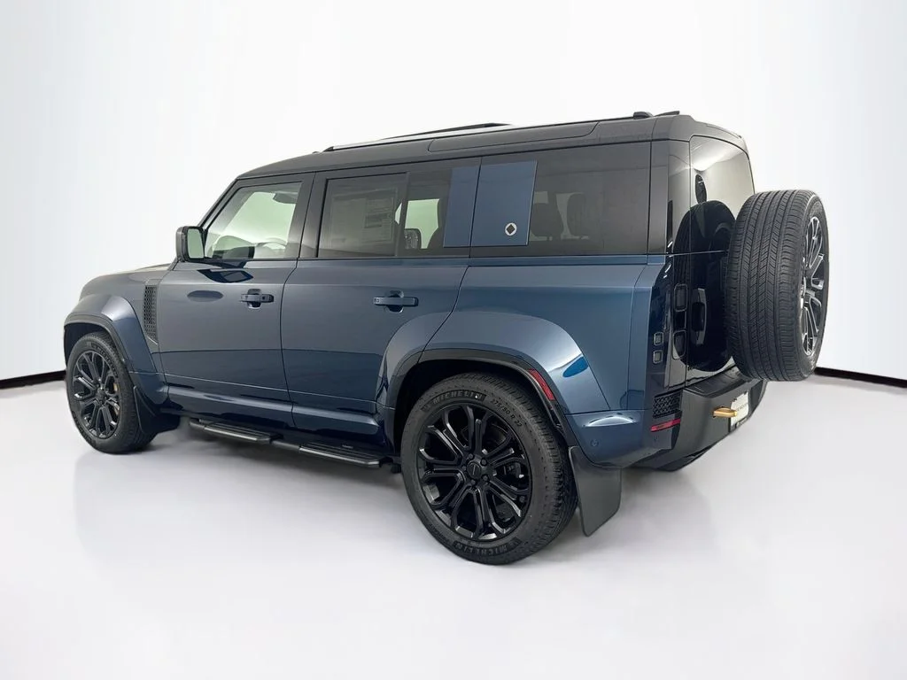 New 2026 Sargasso Blue Land Rover OCTA image 7