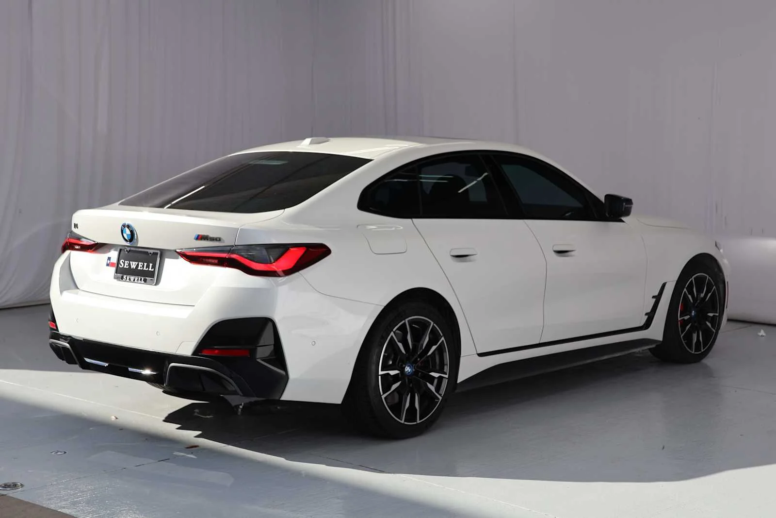 Certified Used 2024 Mineral White Metallic BMW M50 image 7