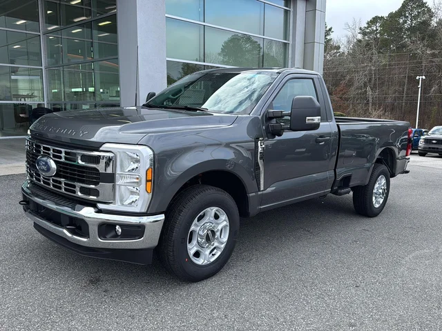 2026 Ford Super Duty F-350 XLT
