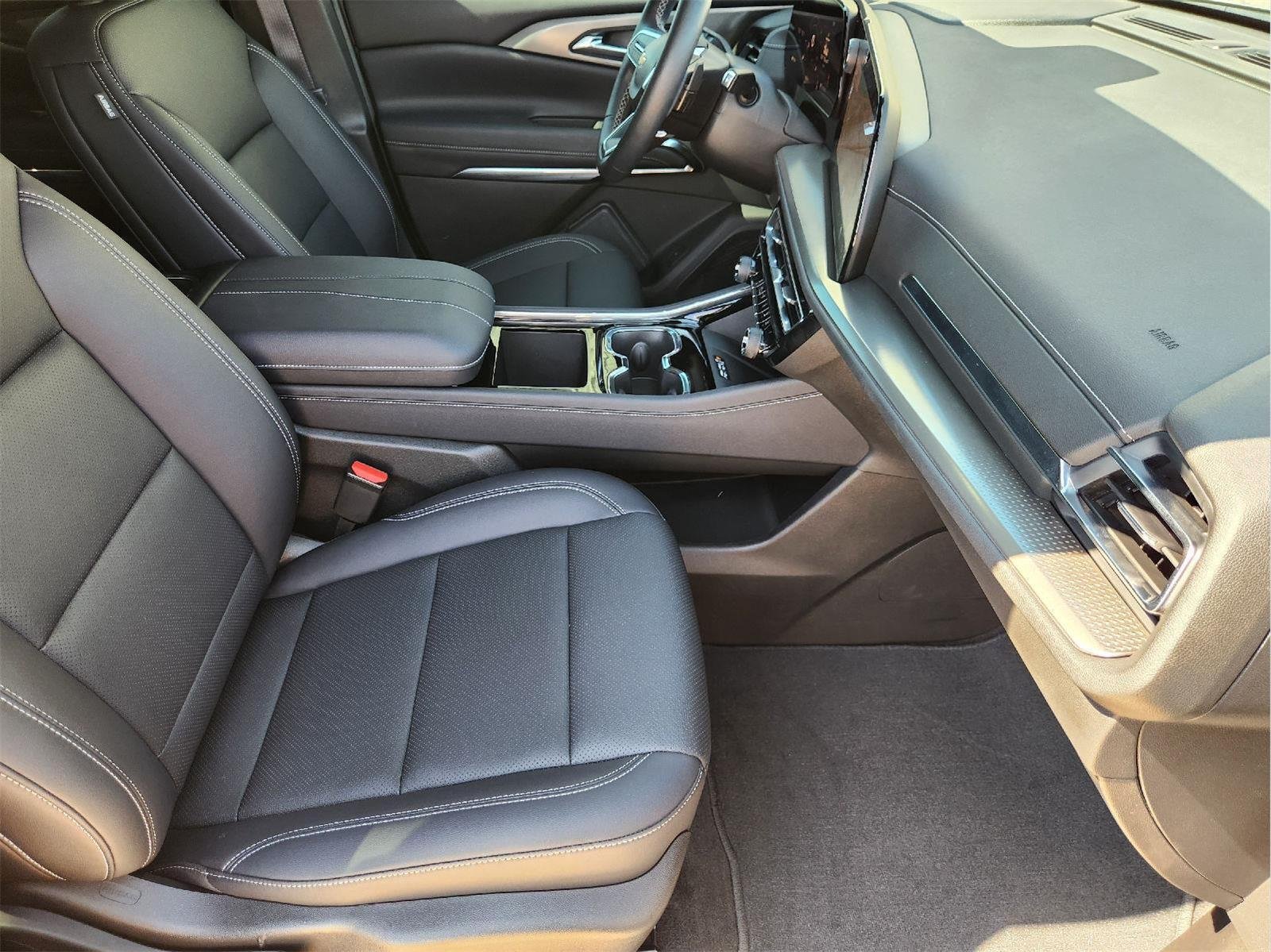 2026 Chevrolet Traverse photo 33 of 34