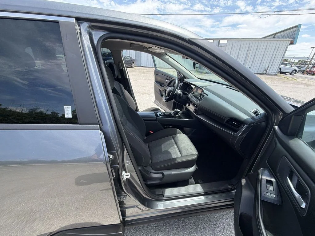 Used 2025 Gray Nissan SV image 23