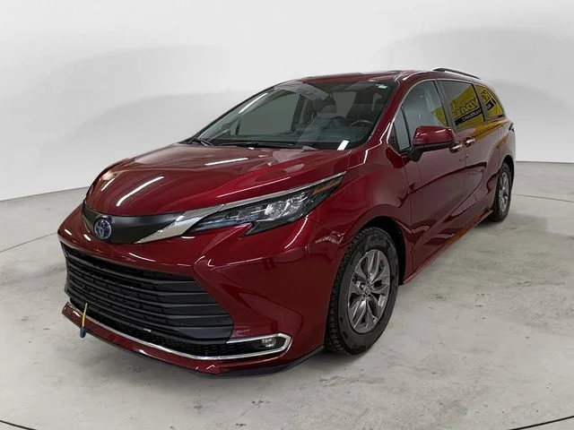 2024 Toyota Sienna XLE 7-Passenger Hybrid AWD's photo