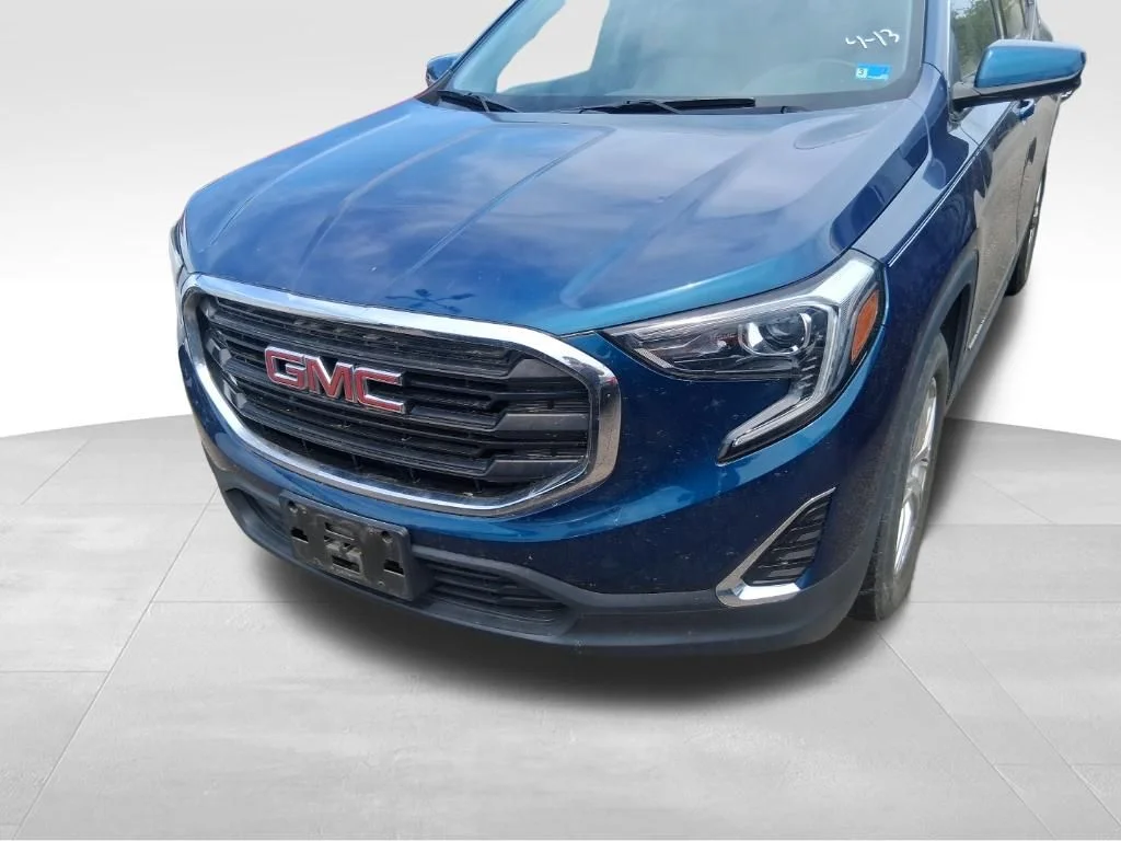 Used 2020 Blue GMC SLE image 2