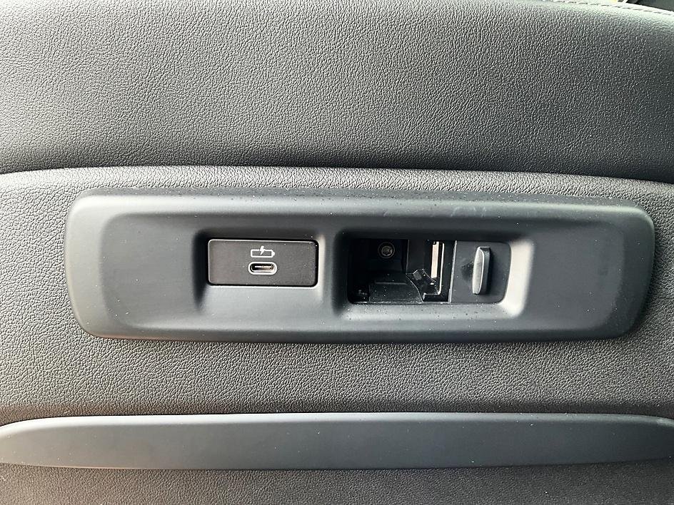Used 2023 Black BMW M50i image 29