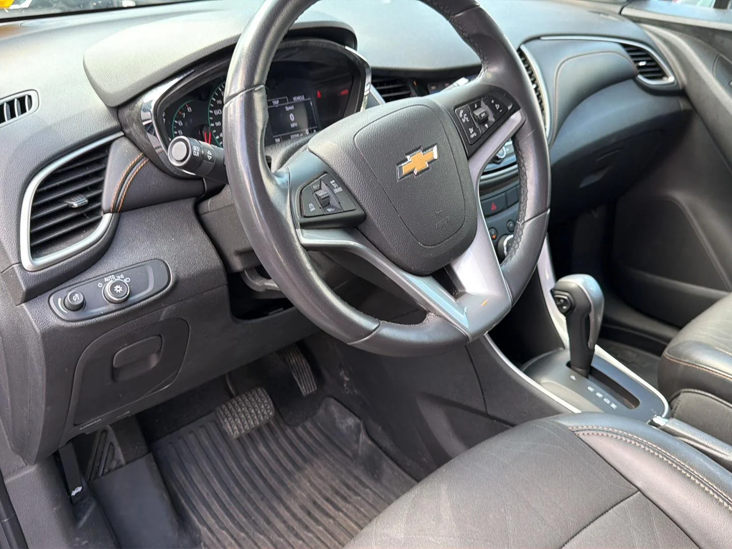 Used 2020 Satin Steel Metallic Chevrolet LT image 9