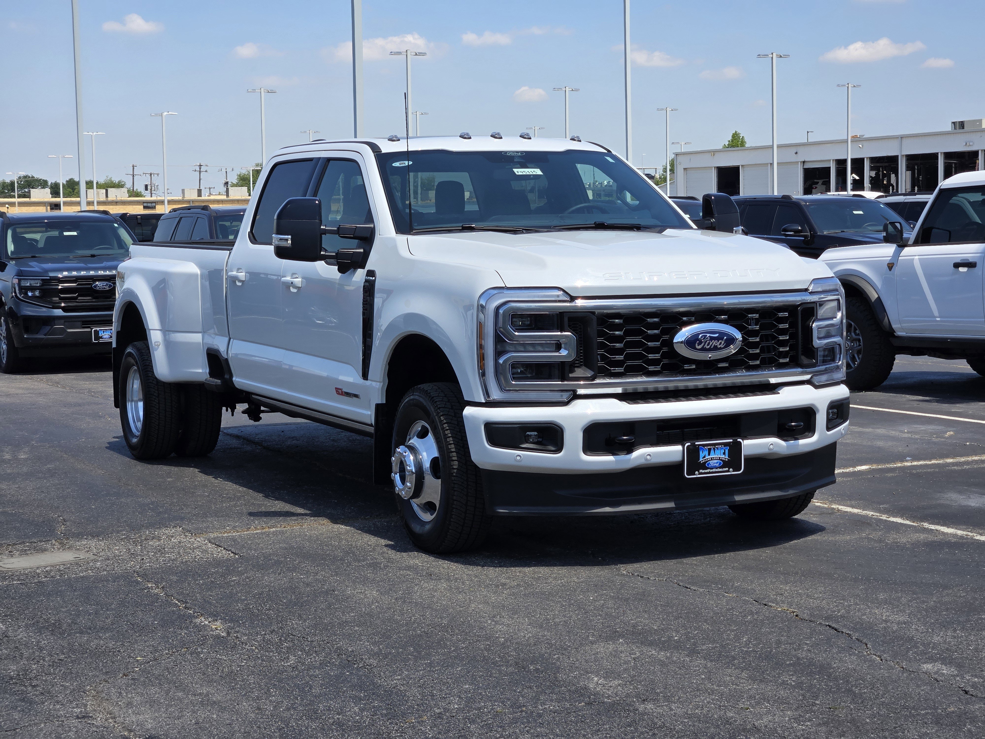 New 2026 Star White Ford F-350 Platinum image 2