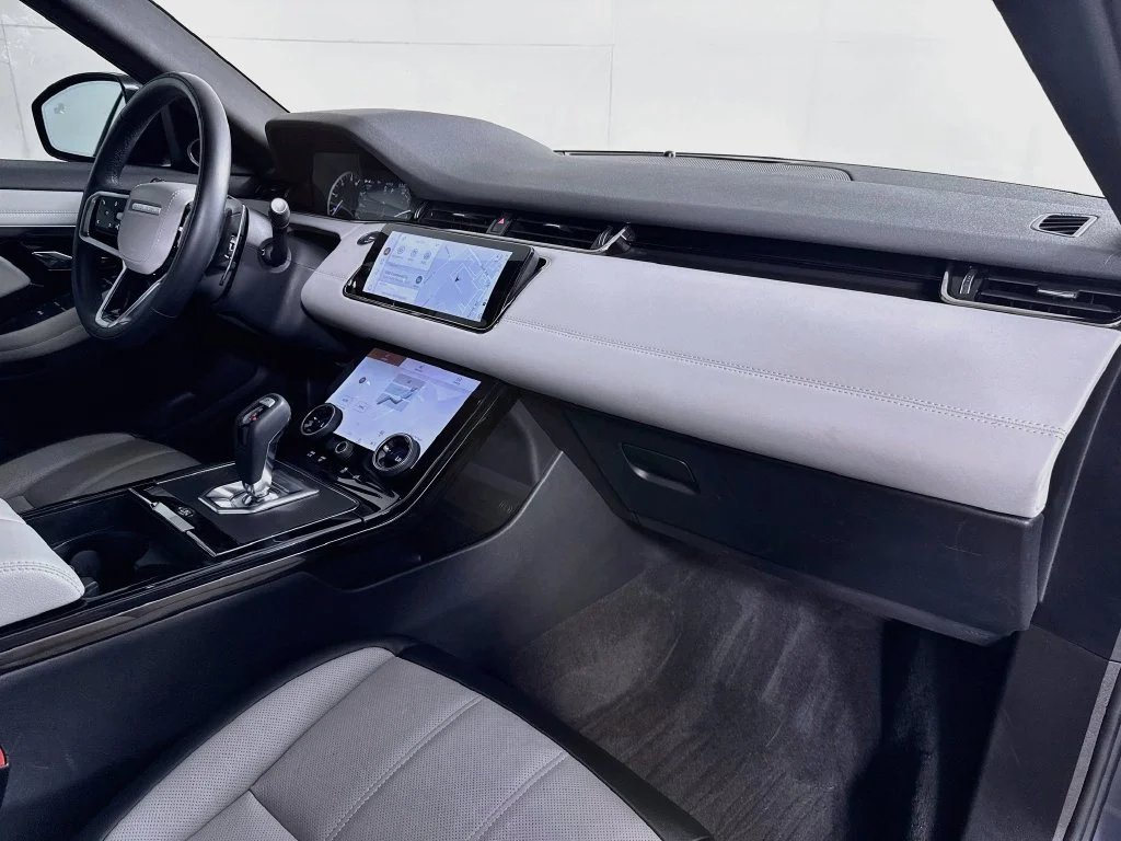 Used 2023 Gray Land Rover R-Dynamic SE image 38