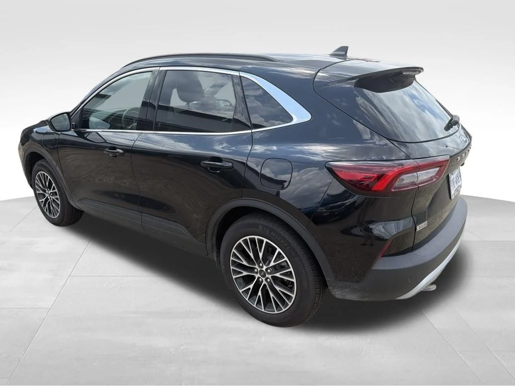 Used 2025 Black Ford Base image 4