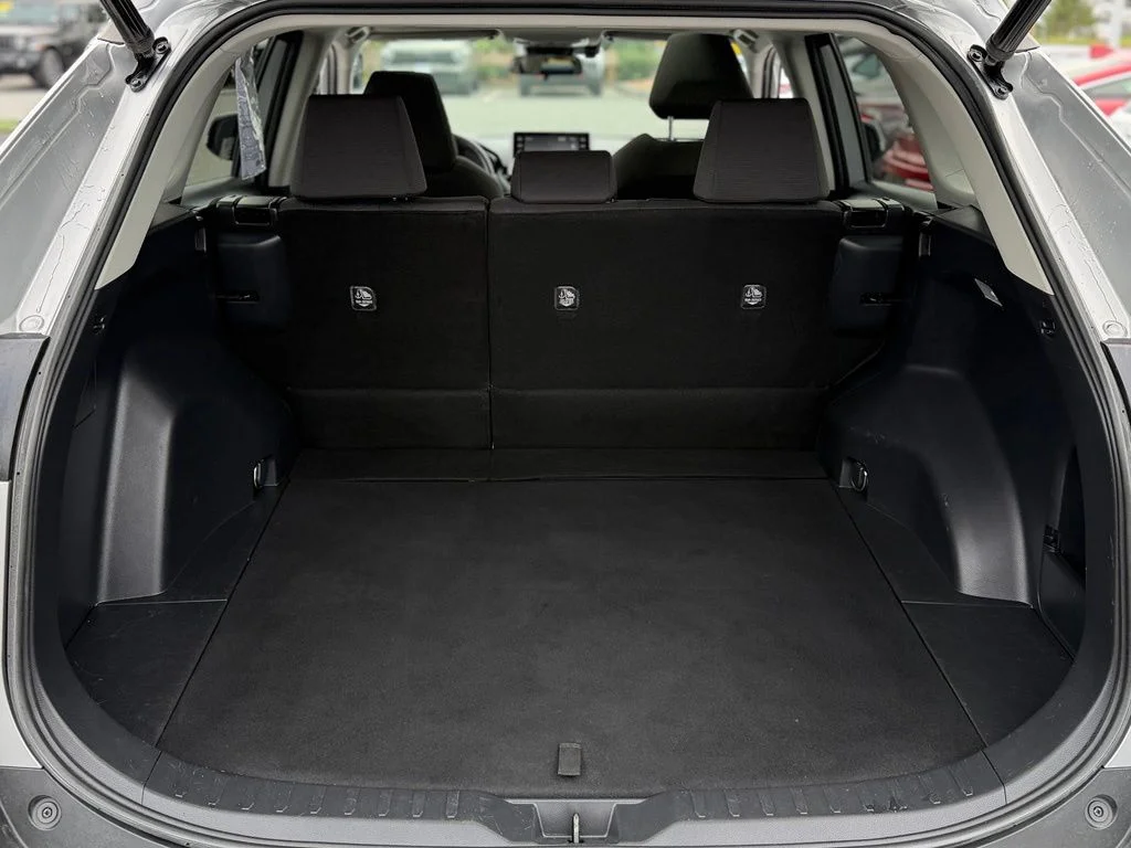 Used 2021 Silver Toyota XLE image 5