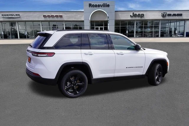 New 2026 Bright White Clear-Coat Exterior Paint Jeep Limited image 4