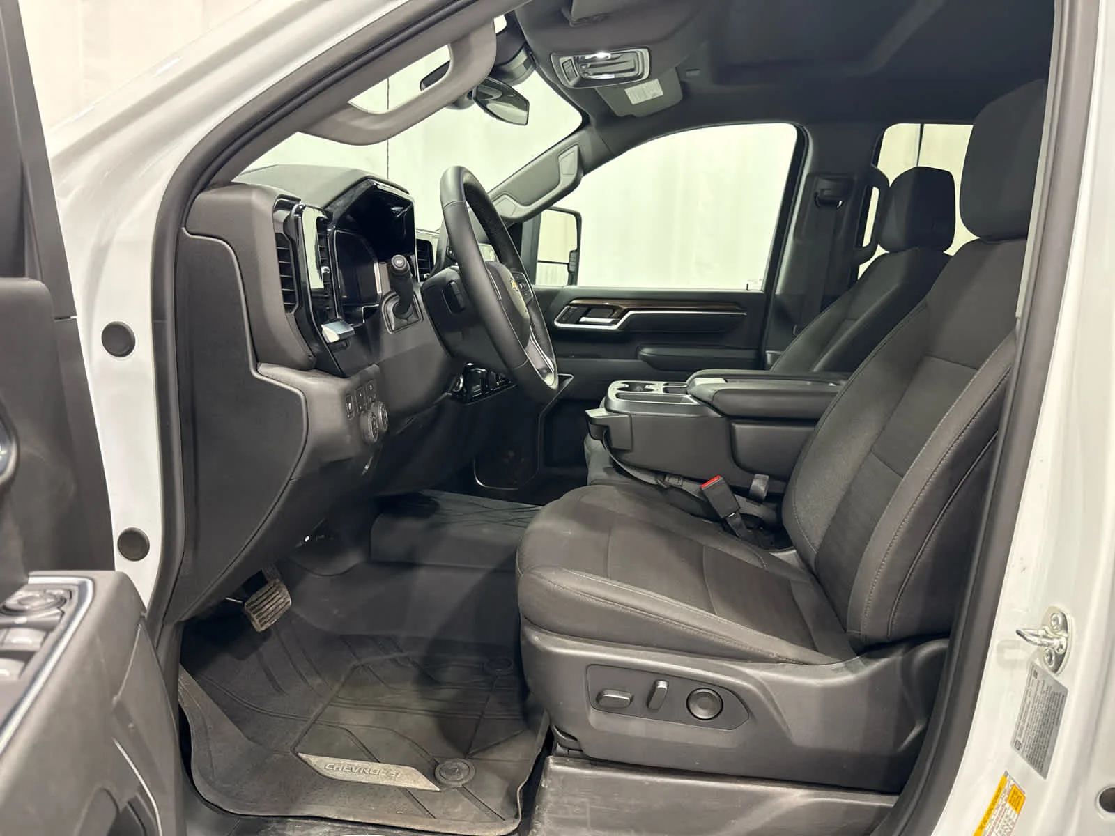 Used 2026 Summit White Chevrolet LT image 11