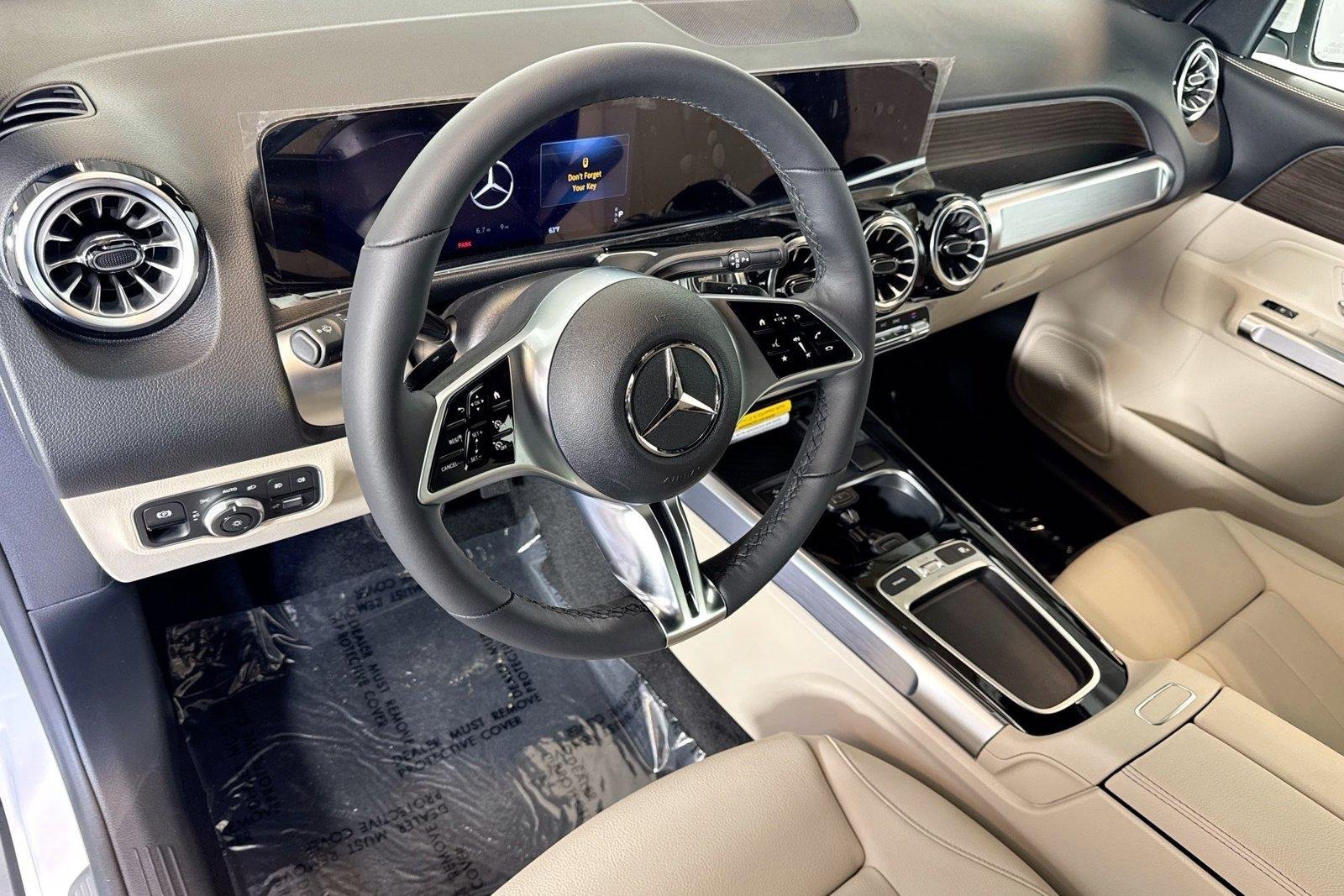 New 2026 Polar White Mercedes-Benz GLB 250 image 9