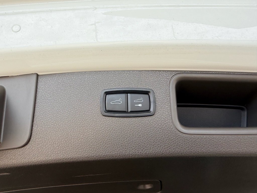 Used 2019 White Porsche S image 31
