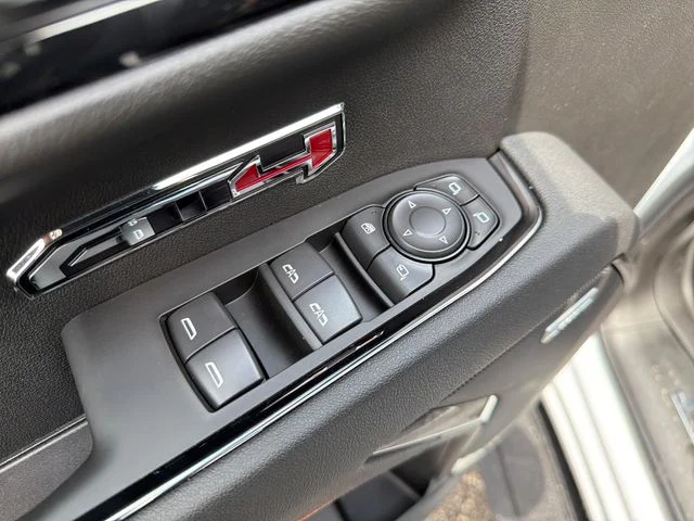 New 2026 White GMC AT4 image 18