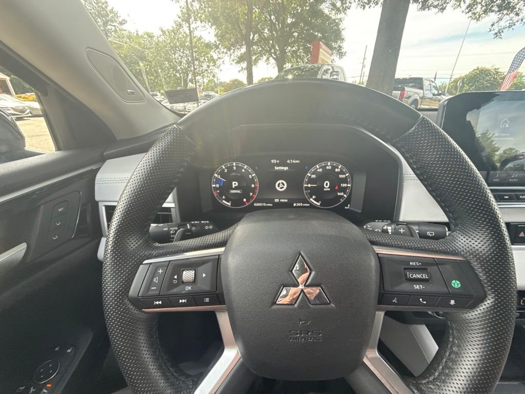 Used 2024 Gray Mitsubishi SEL Platinum Edition image 21
