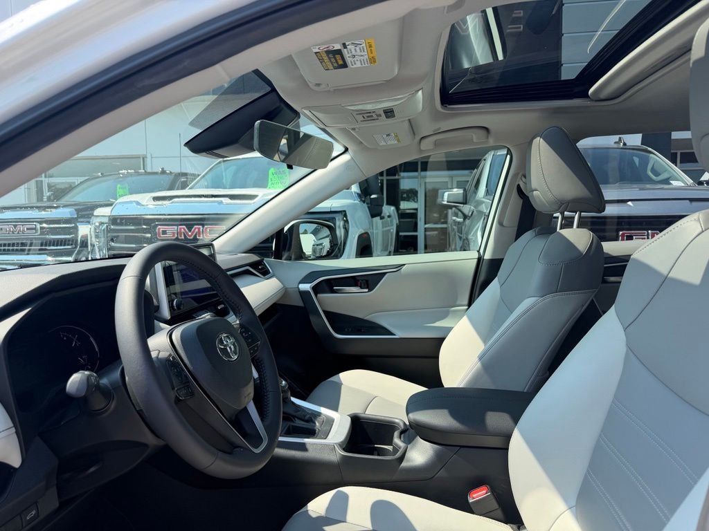 Used 2025 Pearl Toyota XLE Premium image 10
