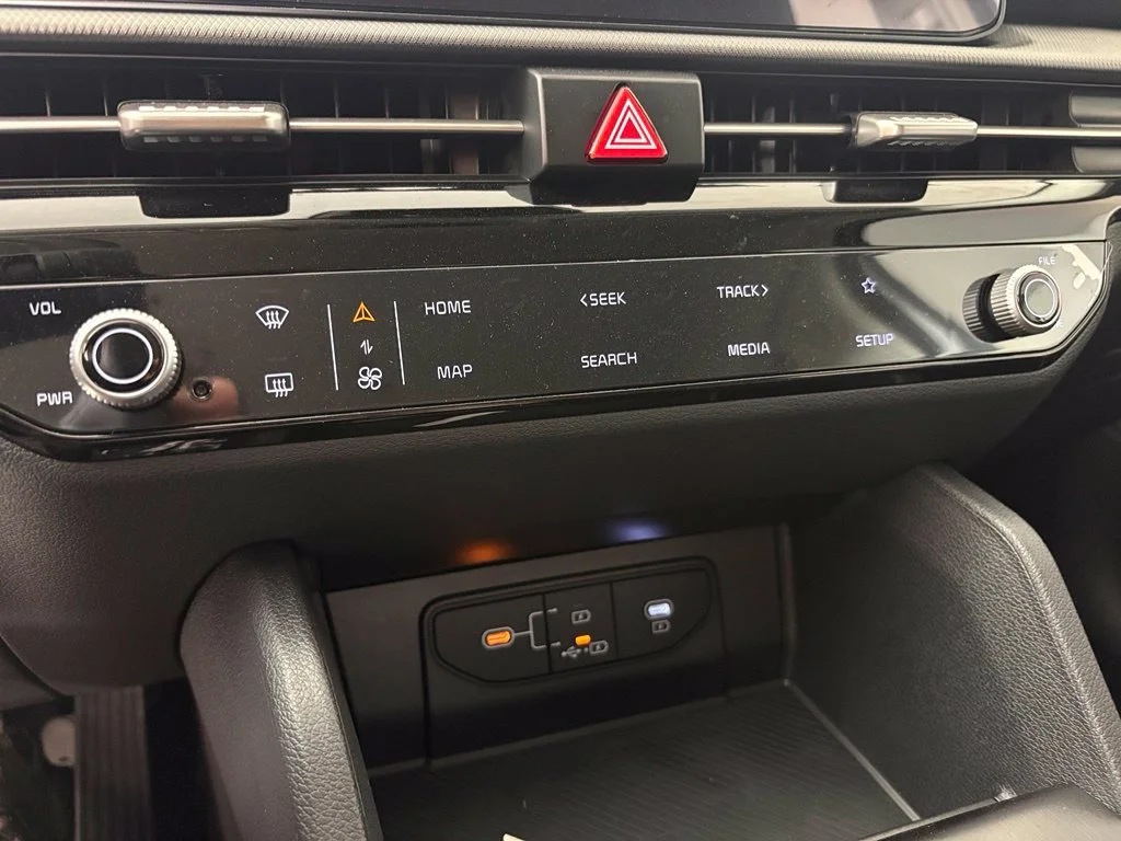 New 2027 Glacial White Pearl Kia LX image 31
