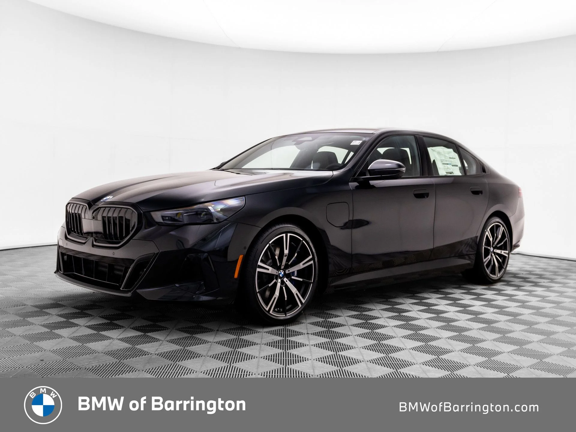 New 2027 Dk. BMW 550e xDrive image 1