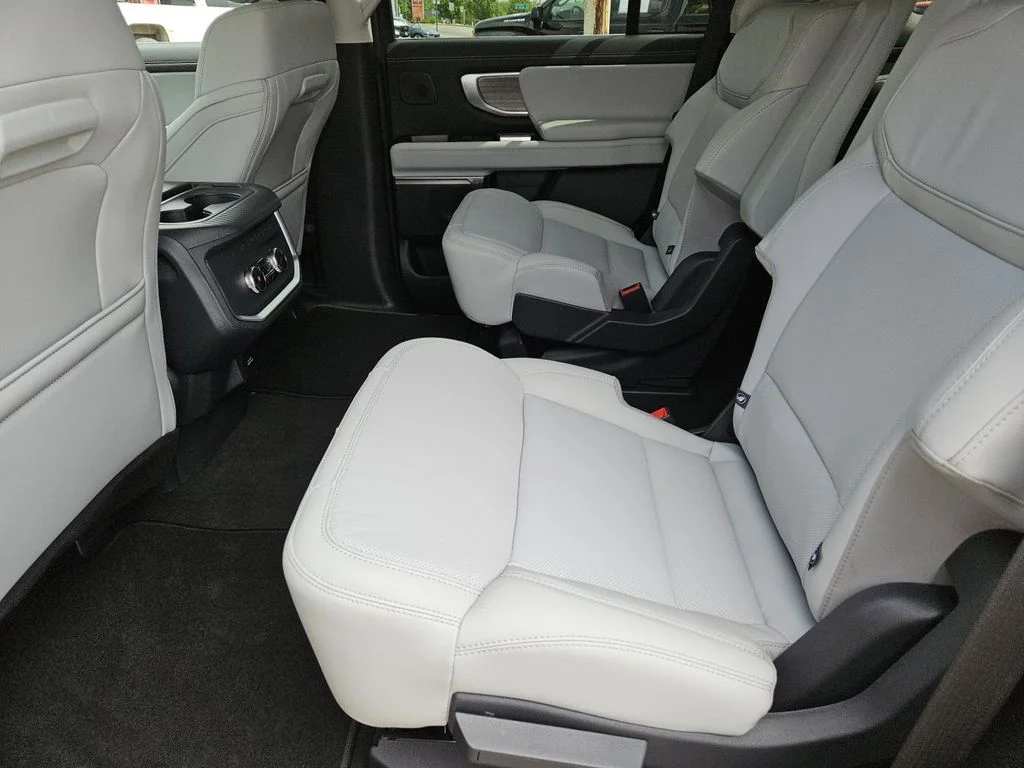 New 2026 Agate Black Metallic Ford Platinum® image 30