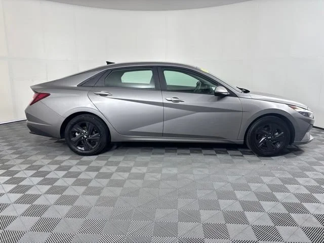 Used 2023 Gray Hyundai SEL image 29
