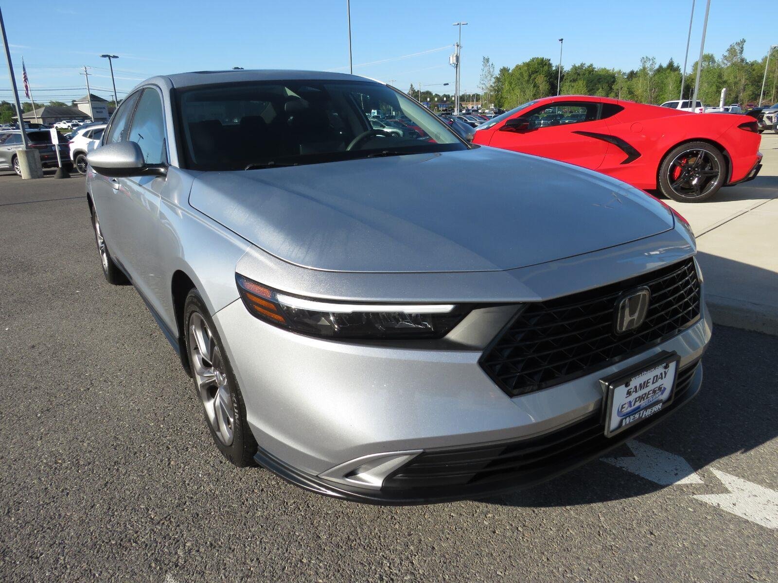 Used 2024  Honda EX image 2