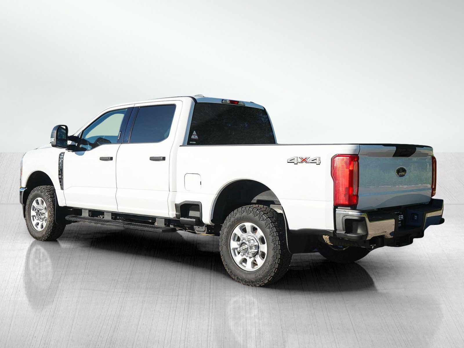 Used 2023 Oxford White Ford Xlt image 3