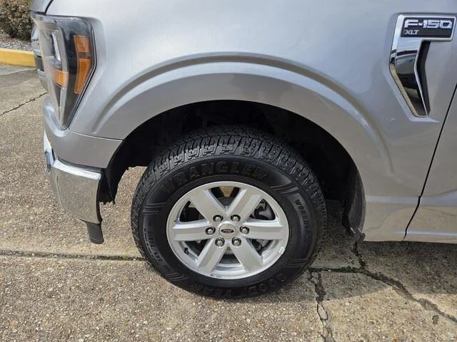 Used 2023 Iconic Silver Metallic Ford XLT image 11