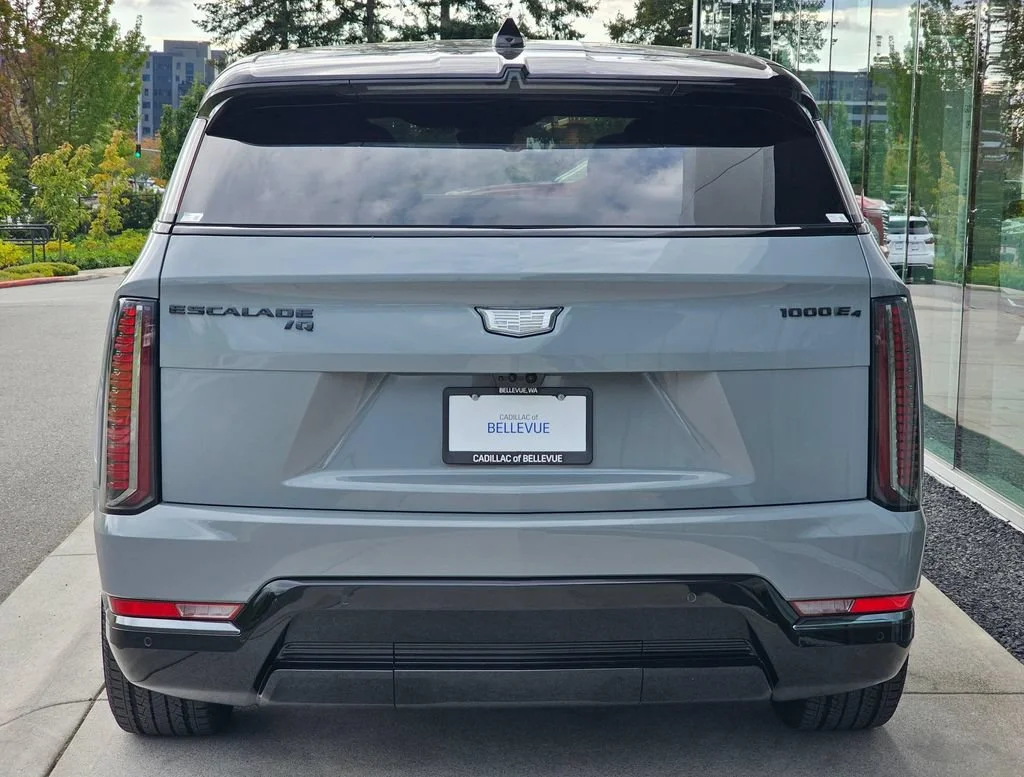 New 2026 Luna Metallic Cadillac Premium Sport image 4