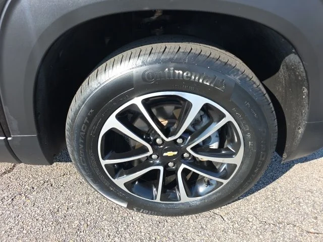 Used 2025 Black Chevrolet LT image 9
