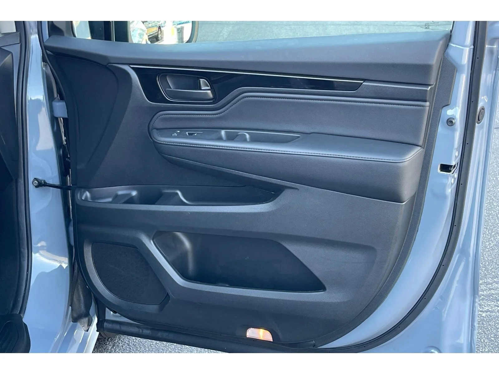 Used 2025 SONIC GRAY PEARL Honda Touring image 22