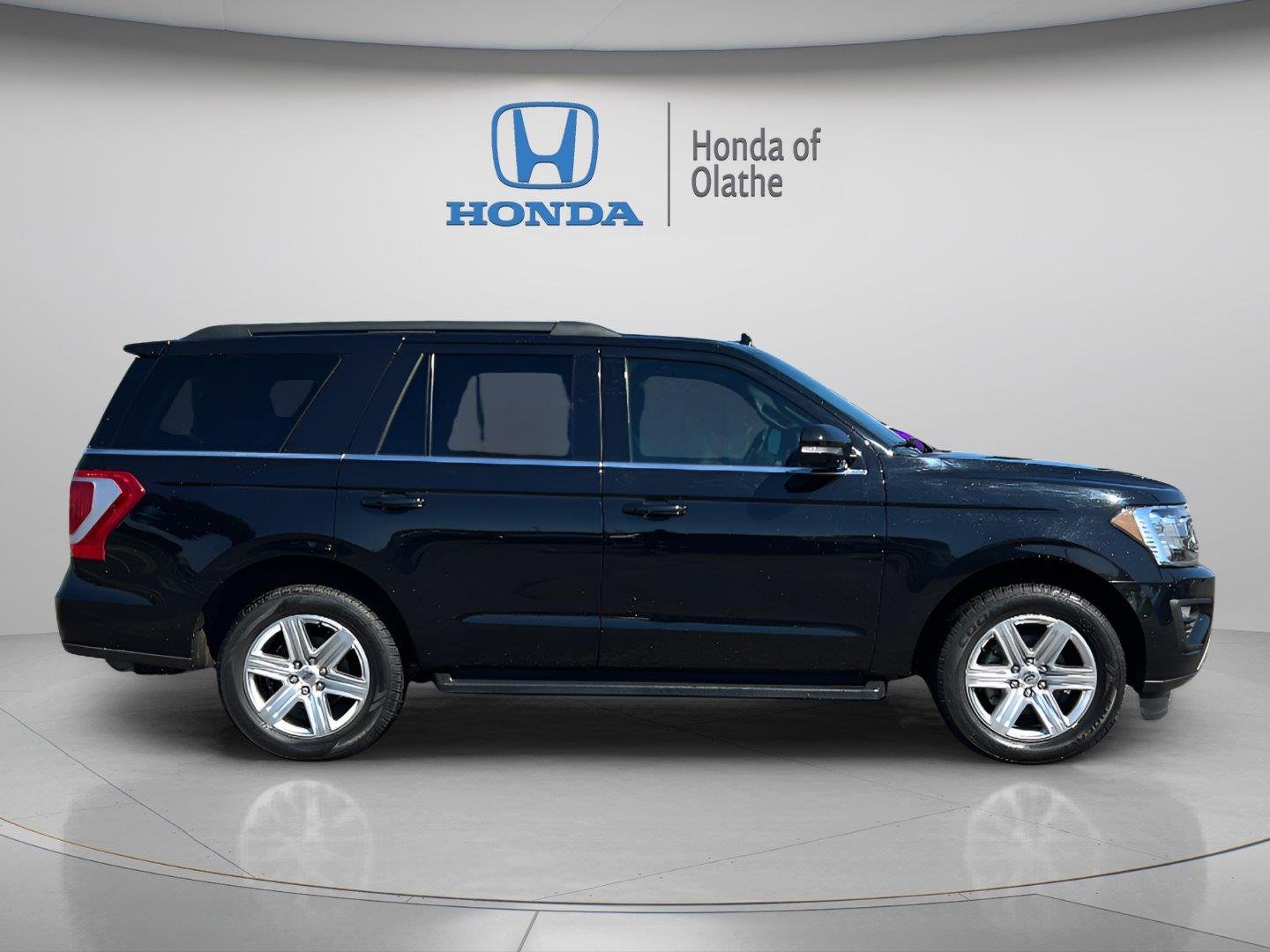 Used 2020 Ford Expedition XLT with VIN 1FMJU1JT1LEA93783 for sale in Kansas City