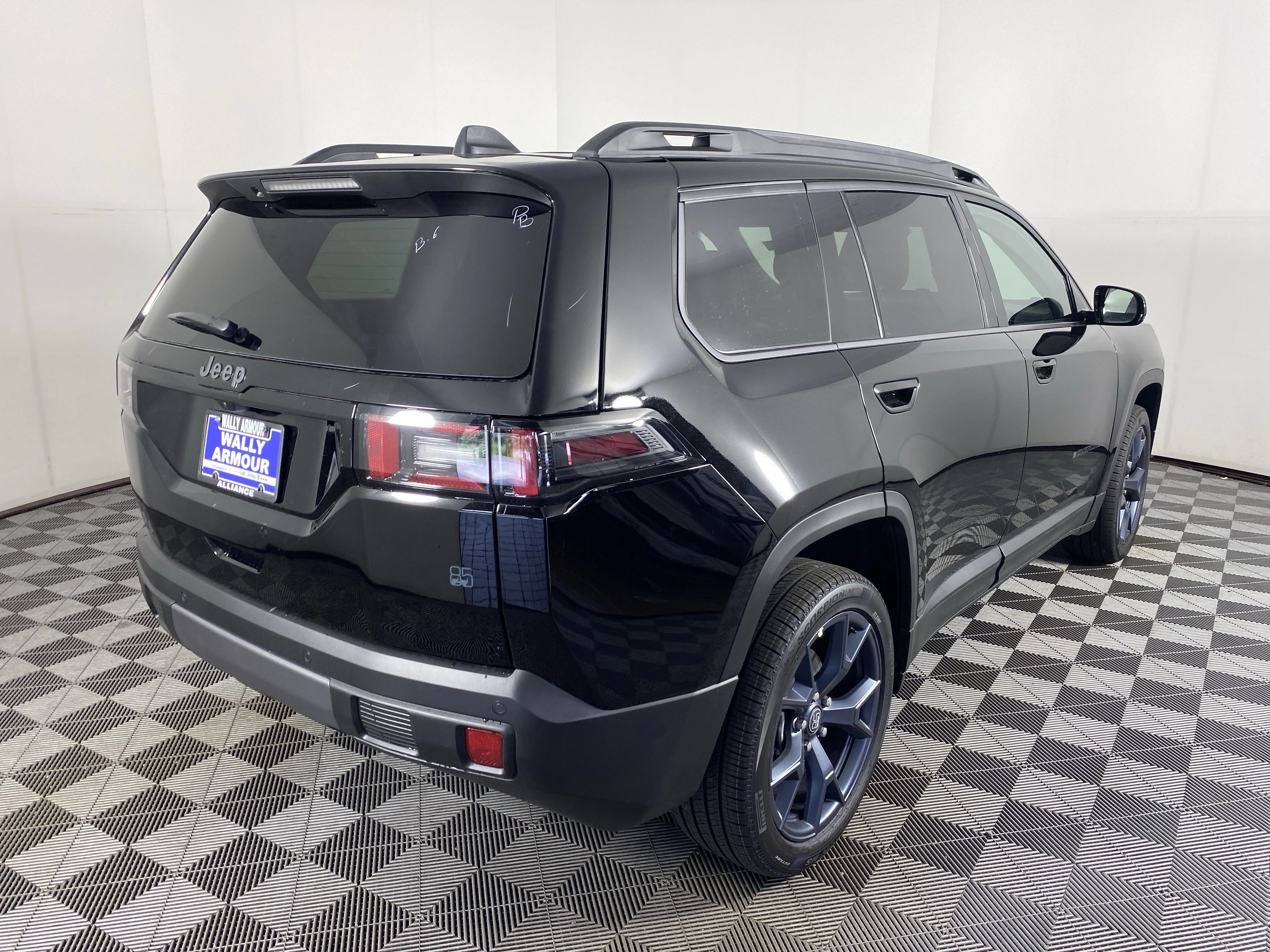 New 2026 Diamond Black Crystal Pearl-Coat Exterior Paint Jeep  image 7