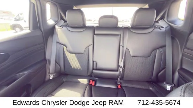 New 2026 White Jeep Latitude image 28