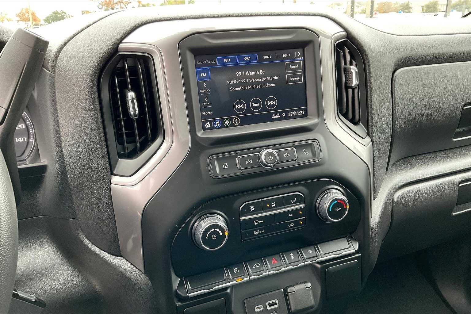 Used 2022 Silver Ice Metallic Chevrolet Custom image 35