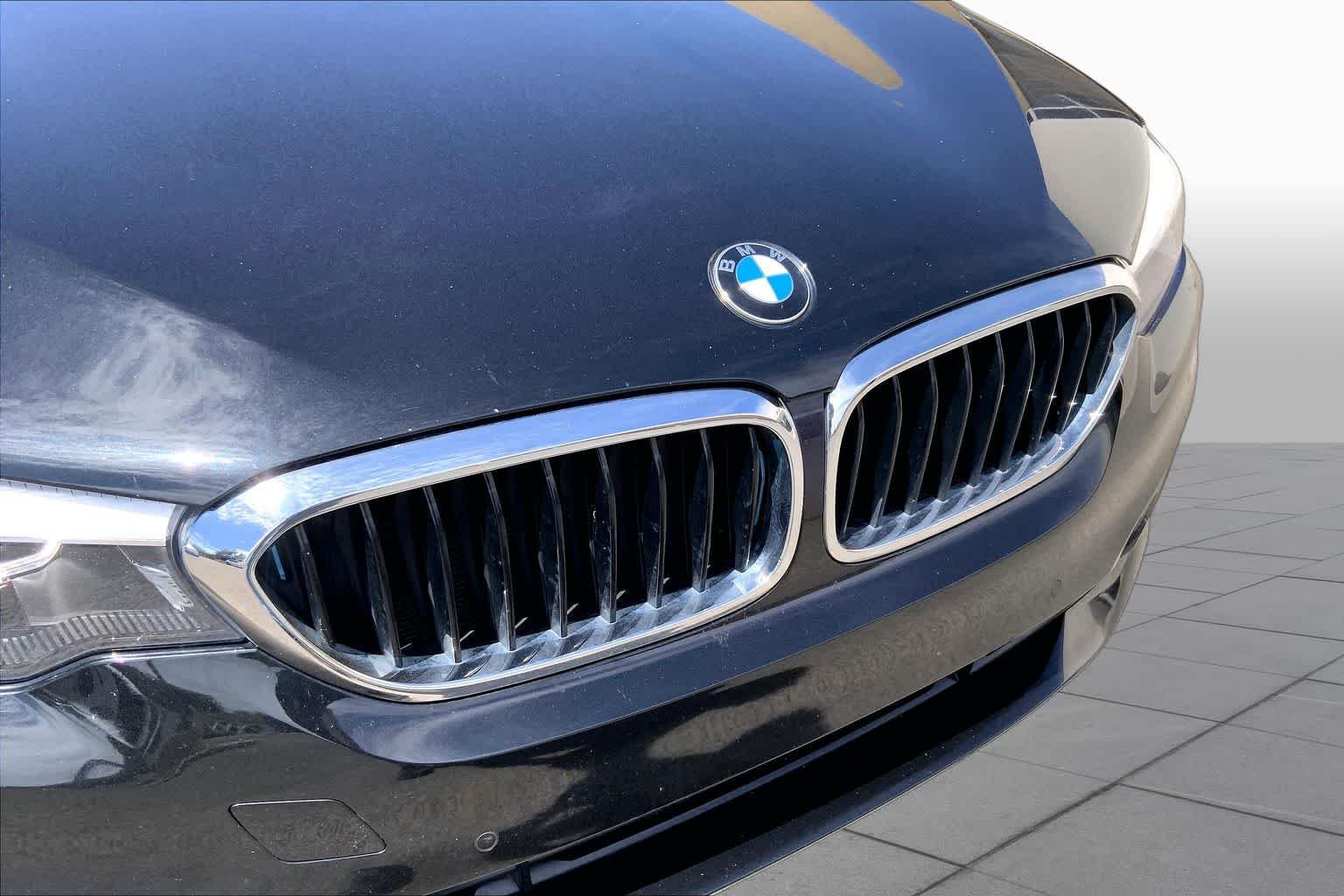 Used 2018 Black Sapphire Metallic BMW 530e xDrive iPerformance image 28