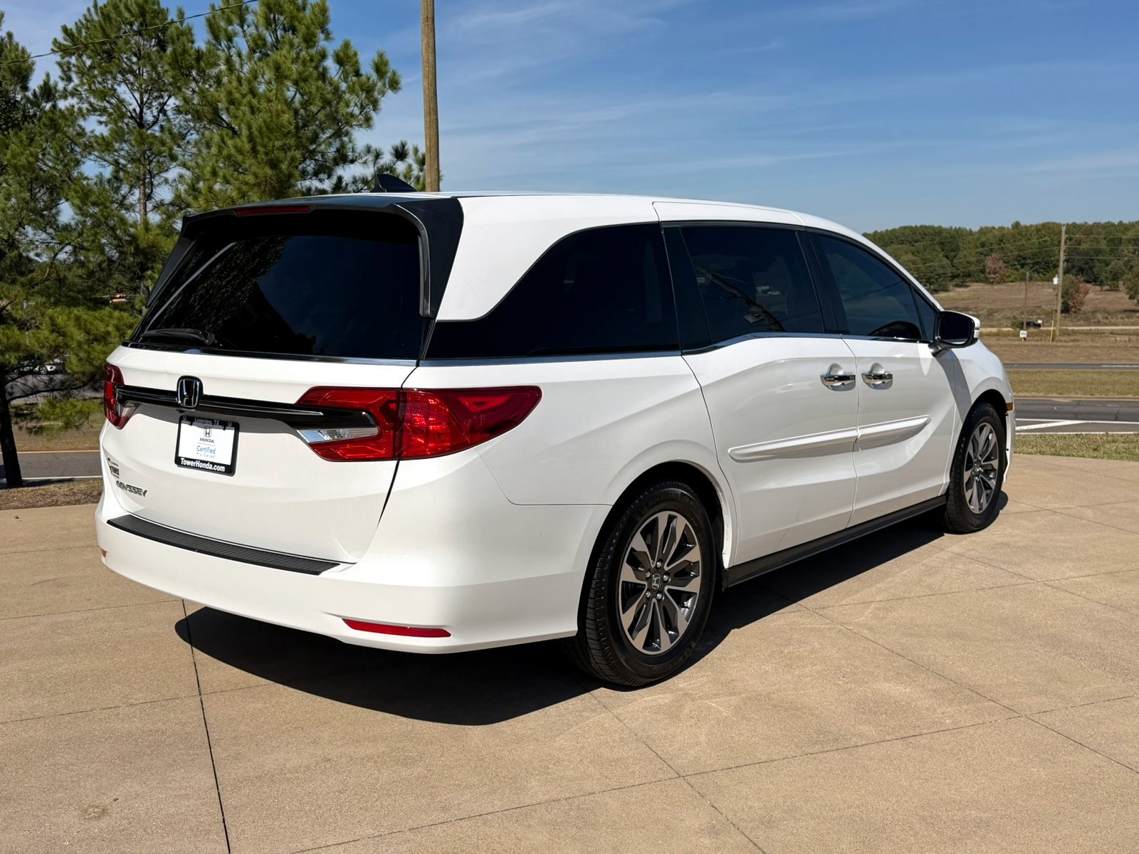 Certified Used 2022 Platinum White Pearl Honda EX-L image 6